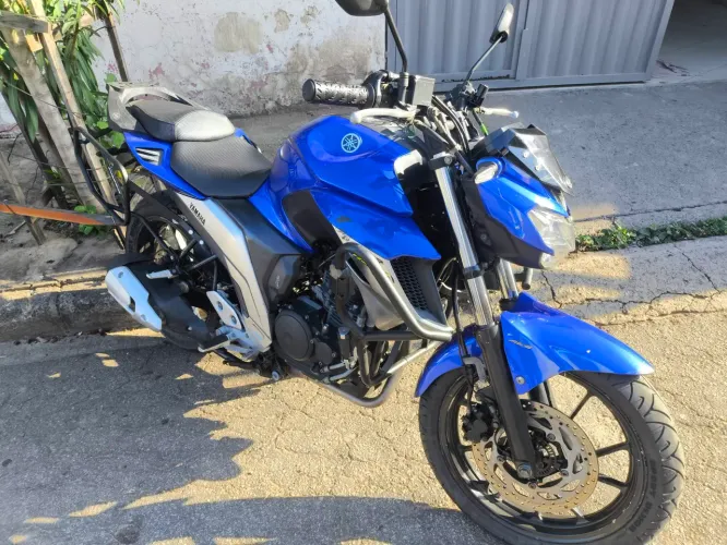 FZ25 250cc Azul 2020/2021