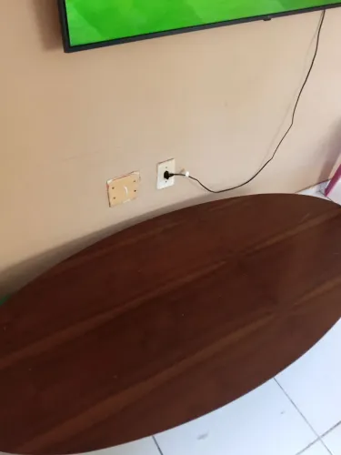 VENDO MESA FEITA EM MADEIRA 