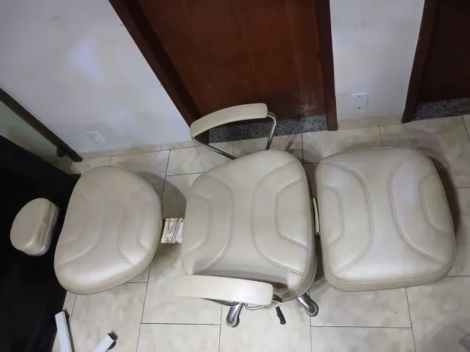 Cadeira reclinavel p sobrancelhista, make, e cabelo.