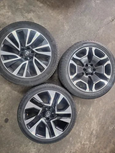 Jogo de rodas hilux + pneus seminovos 98%