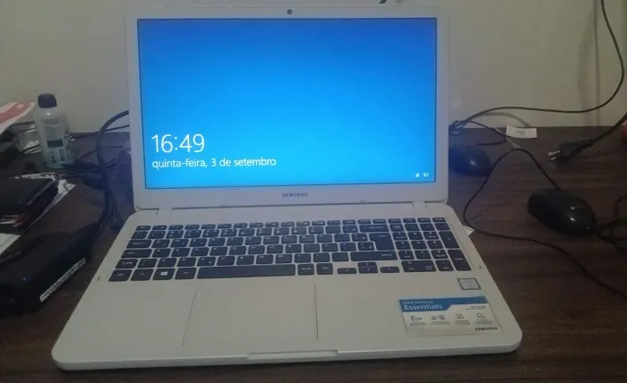 Notebook i3 de 7° geração 
