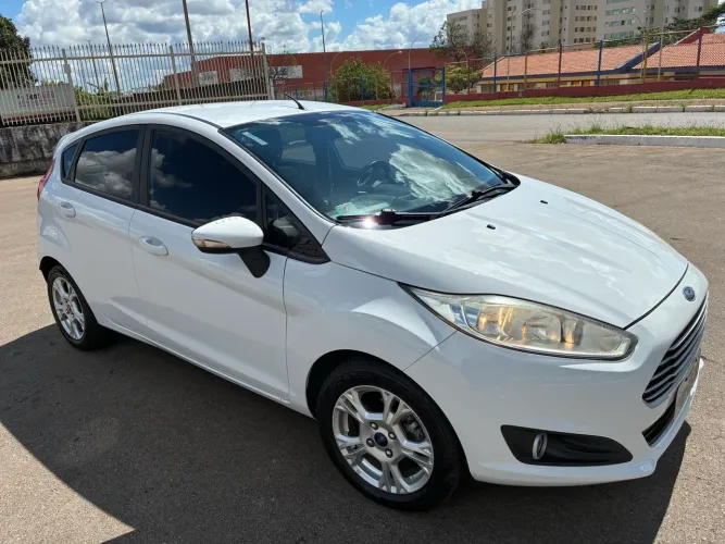 Ford Fiesta 1.6 16V Flex Aut. 5P 2015