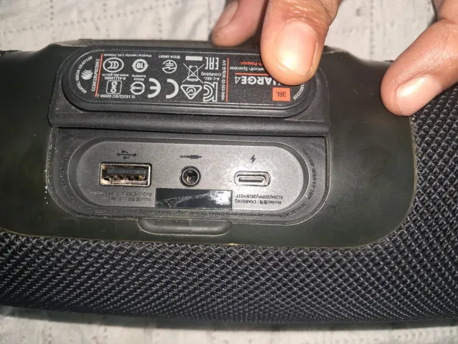 Caixa de som jbl charge 4