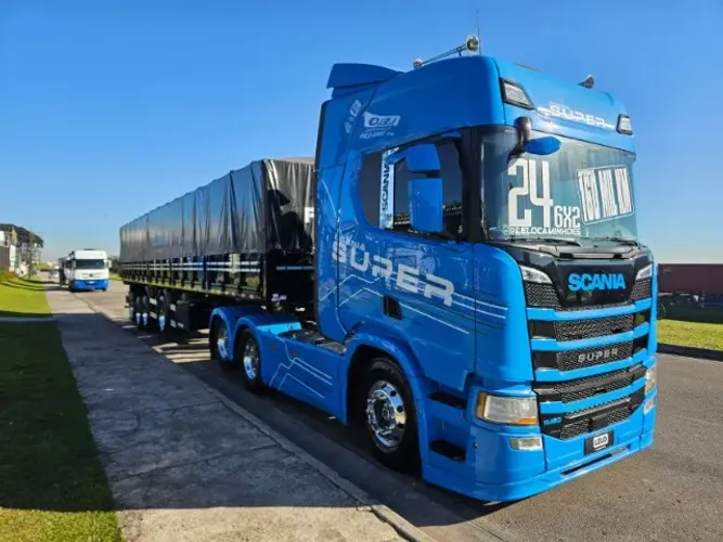 Scania R460 6x2 Super Ano 24 Baixo Km 4 Eixo Graneleiro Facchini 14 x 1.80 Com Pneus rodas