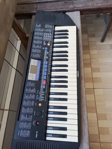 Teclado músical com defeito