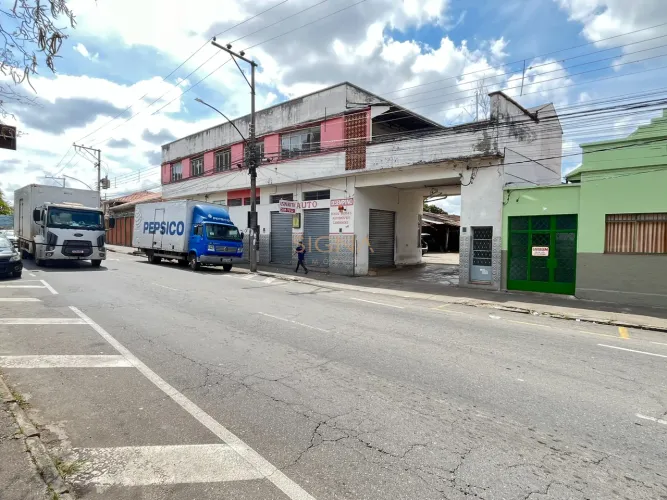 Galpão para Locação com 900m² no Mariano Procópio Excelente Localização