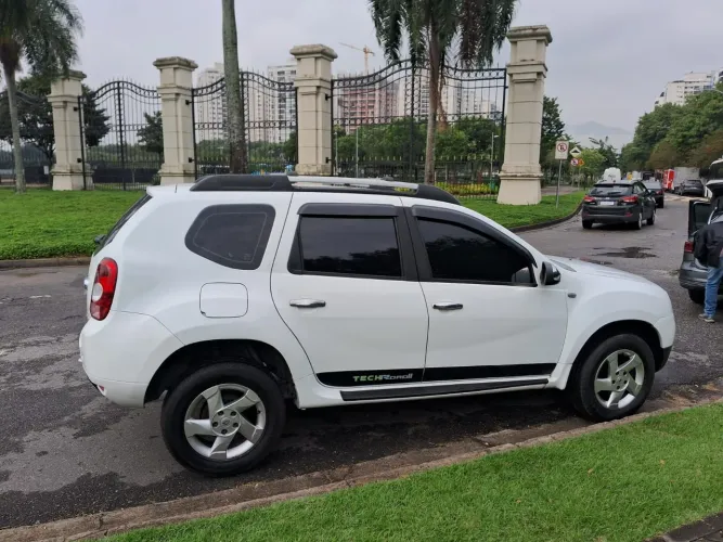 Renault Duster Dynamique 2.0 Hi-flex 16V Aut. 2014