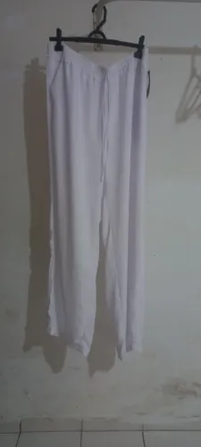 Calça Pantalona Plus Size Duna com Elástico na Cintura.