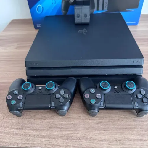 PS4 Pro 1TB - Modelo CUH-7214B - Com dois controles