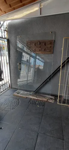 Porta de vidro com puxador