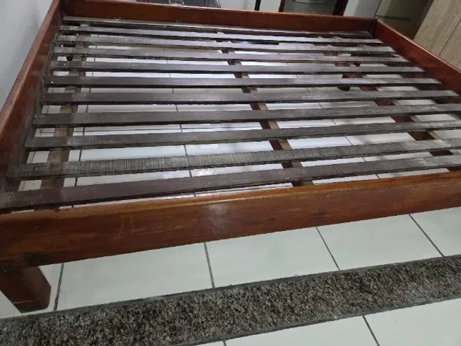 Cama de casal de madeira nobre/ Ilhéus BA
