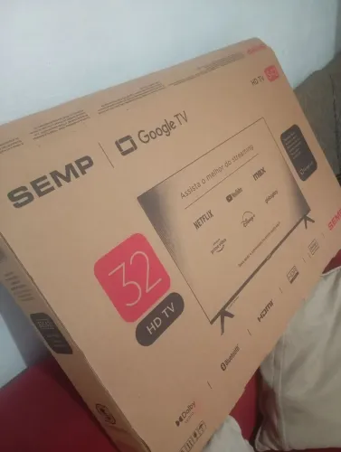Tv smart 32 pol. Nova na caixa.