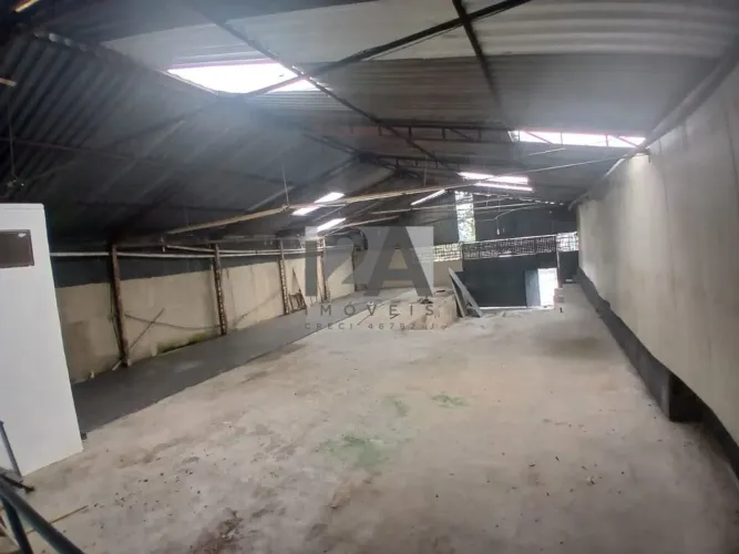 Galpão 430 m2 no Jaguaré com 01 doca