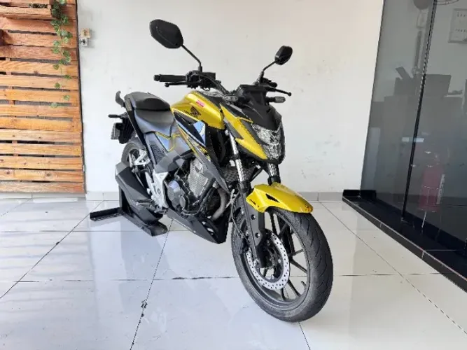 HONDA CB 300F ABS 2024 AMARELA COM APENAS 9.000KM!!