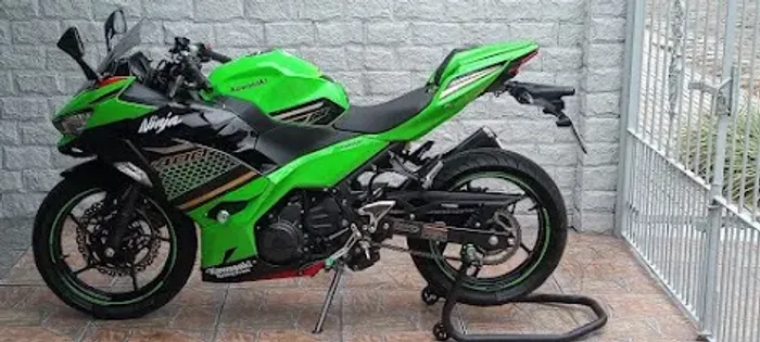 Vendo Kawazaki Ninja 400CC linda, grafismo KRT racing team