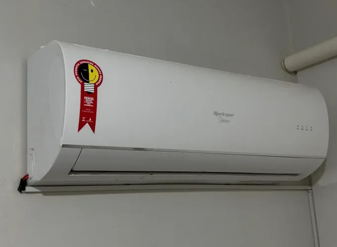 Ar-Condicionado Split 12000 BTUs Springer Midea AirVolution Frio