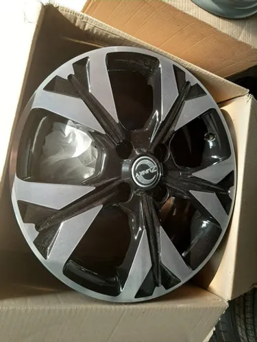 Roda aro 15 Krmai Estrela Preta com diamantado Renault Sandero 4X100 jogo