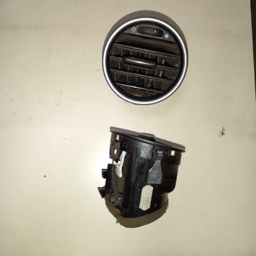 Difusor laterais do Fiat do Fiat Linea 2014 acima