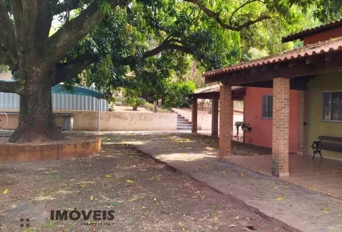 Sitio de 15 alqueires entre São José do Rio Preto e Ipiguá - Excelente estrutura!