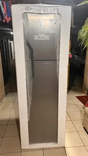 Geladeira inox com capacidade 371 litros inox