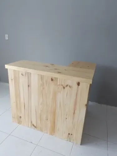 Balcão Recepção em Pinus tratado