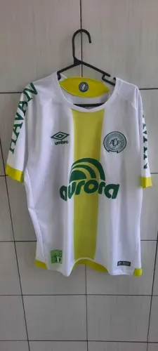 Camisa de Futebol Chapecoense - Umbro- Tamanho GG - Nova