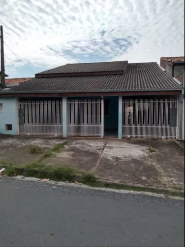 Ótima casa com 4 dorm. e 2 cozinhas em terreno de 10 x 30 m. Vila Nova Sorocaba.