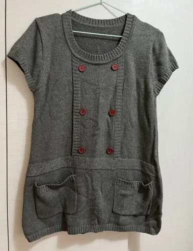 Vestido de Tricô Cinza com Botões
