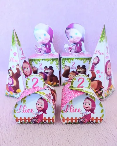Caixinhas personalizadas Masha e o Urso pra aniversário 