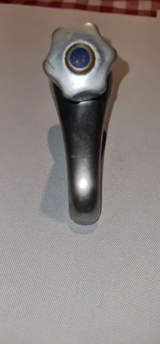 Torneira de Banheiro em Metal