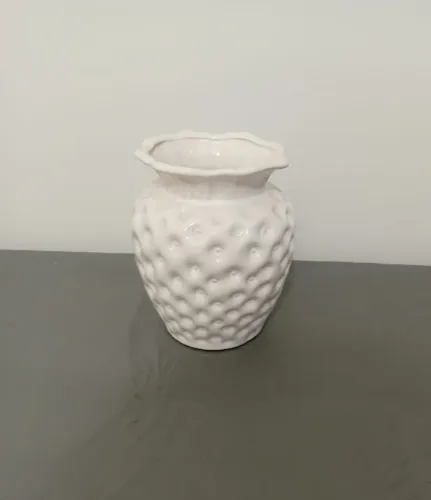 Vaso branco em cerâmica 
