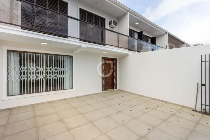 Sobrado à venda no Boa Vista  Curitiba, com 182m² de área construída.