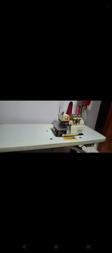 Máquina de overlock industrial
