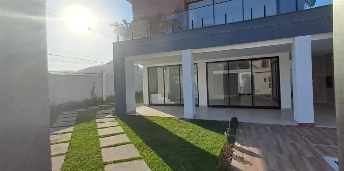 Maravilhosa casa contemporânea a venda em Vargem Pequena!