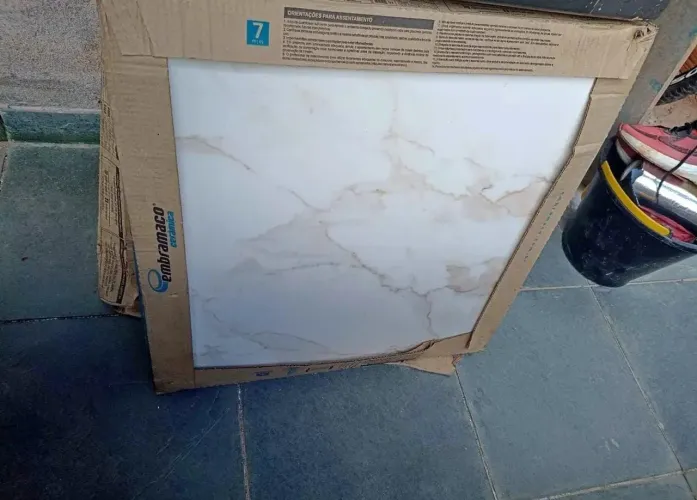 Piso cerâmica embramaco60,5x60,5 cm