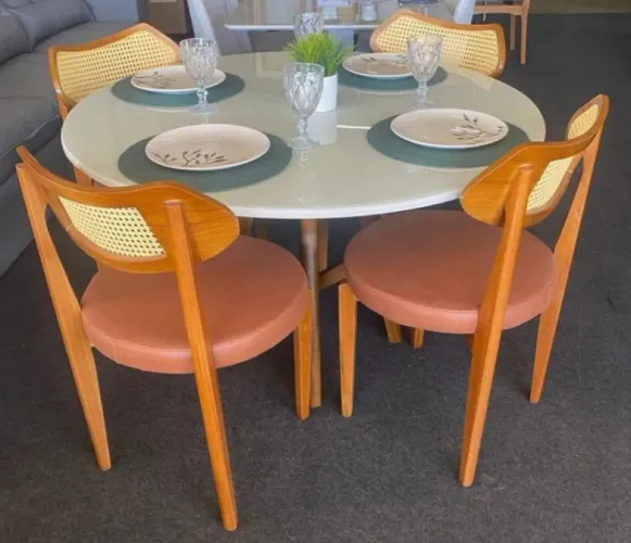 Mesa de jantar redonda em madeira maciça Atenas