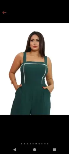 Macacão feminino verde escuro.