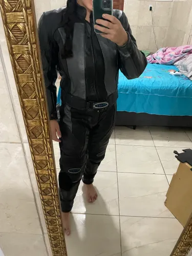 MACACÃO DE COURO FEMININO 