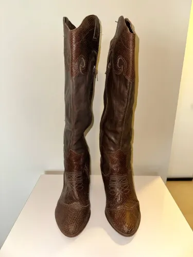 Botas Arezzo couro Tam 38