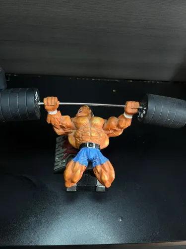 Boneco Max bench supino