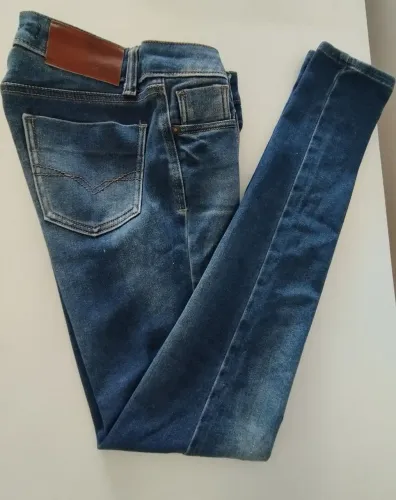 Calça jeans feminina skinny com Strech