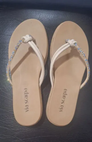 Linda sandália de dedo Via Scarpa. Só 35,00. Número 38. Buscar próximo a Doca.