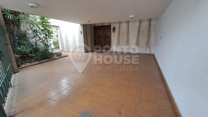 Casa à venda em Mirandópolis, 3 dormitórios, 4 vagas, 800 metros da Praça Árvore
