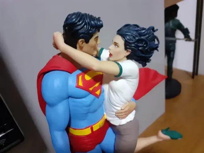 estatueta da lois e superman Gary Frank