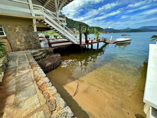 Casa costeira com praia privativa, piscina, deck molhado, 7 quartos