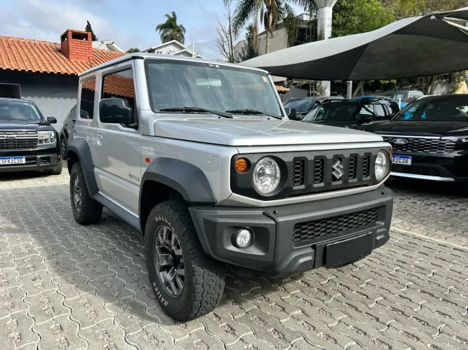 Suzuki Jimny Sierra 4style 1.5 16V AUT Usados e Novos