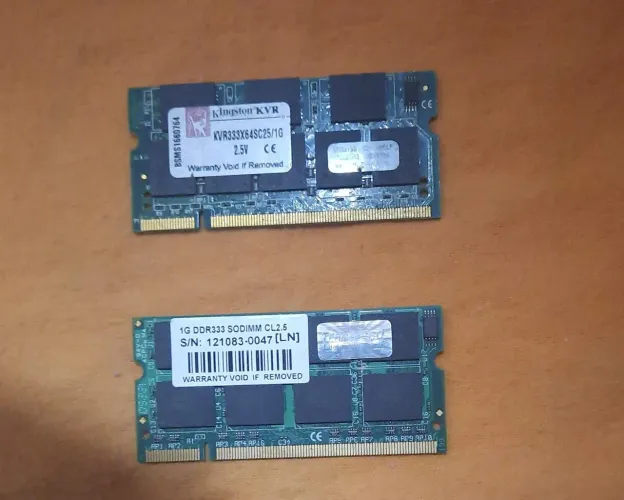 Memória RAM Kingston DDR 2GB (Duas de 1GB) - Raras e exclusivas.