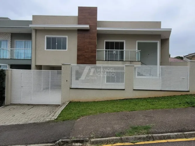 Sobrado à Venda em Araucária: 3 Dormitórios, 158.77m²