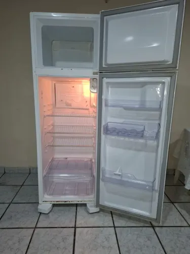 Geladeira gelo seco 260 litros