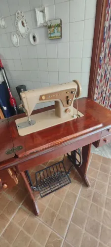 Máquina de costura antiga